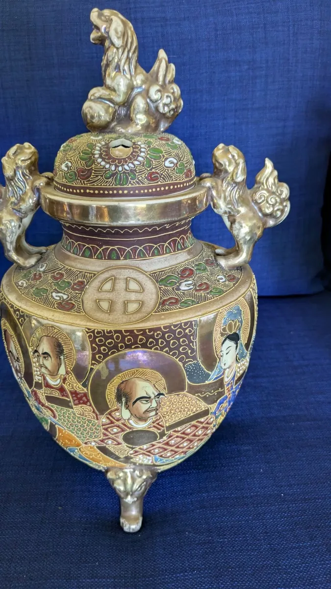 Antique 3-Piece Japanese Satsuma Vase Set – Meiji - Image 3