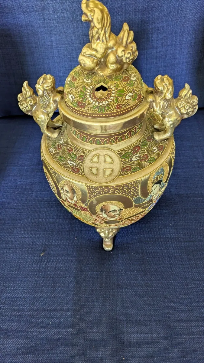 Antique 3-Piece Japanese Satsuma Vase Set – Meiji - Image 4