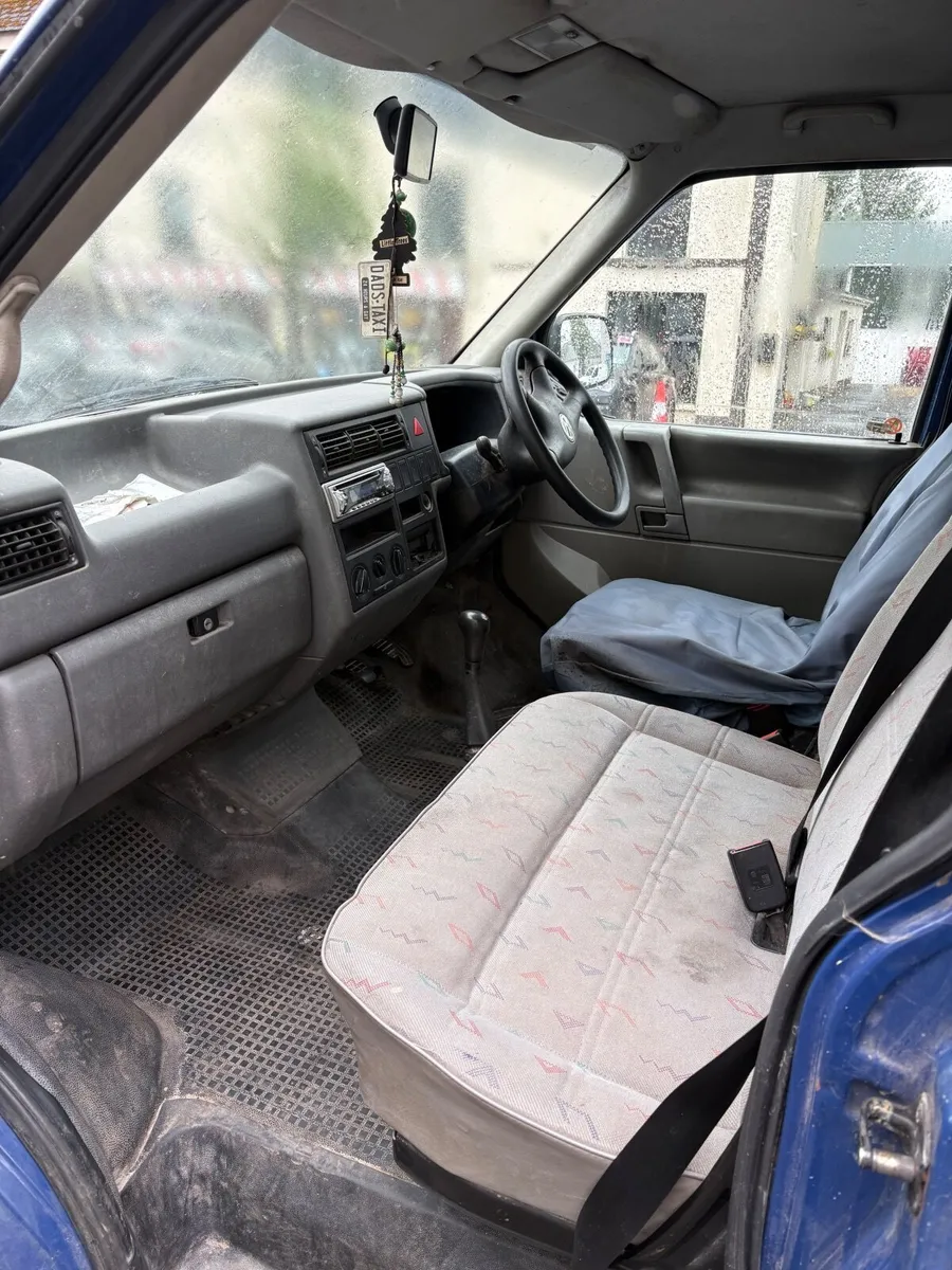 Volkswagen Transporter 2002 - Image 2