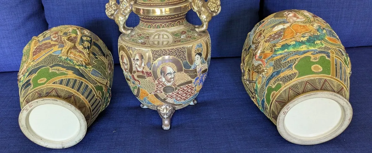 Antique 3-Piece Japanese Satsuma Vase Set – Meiji - Image 2