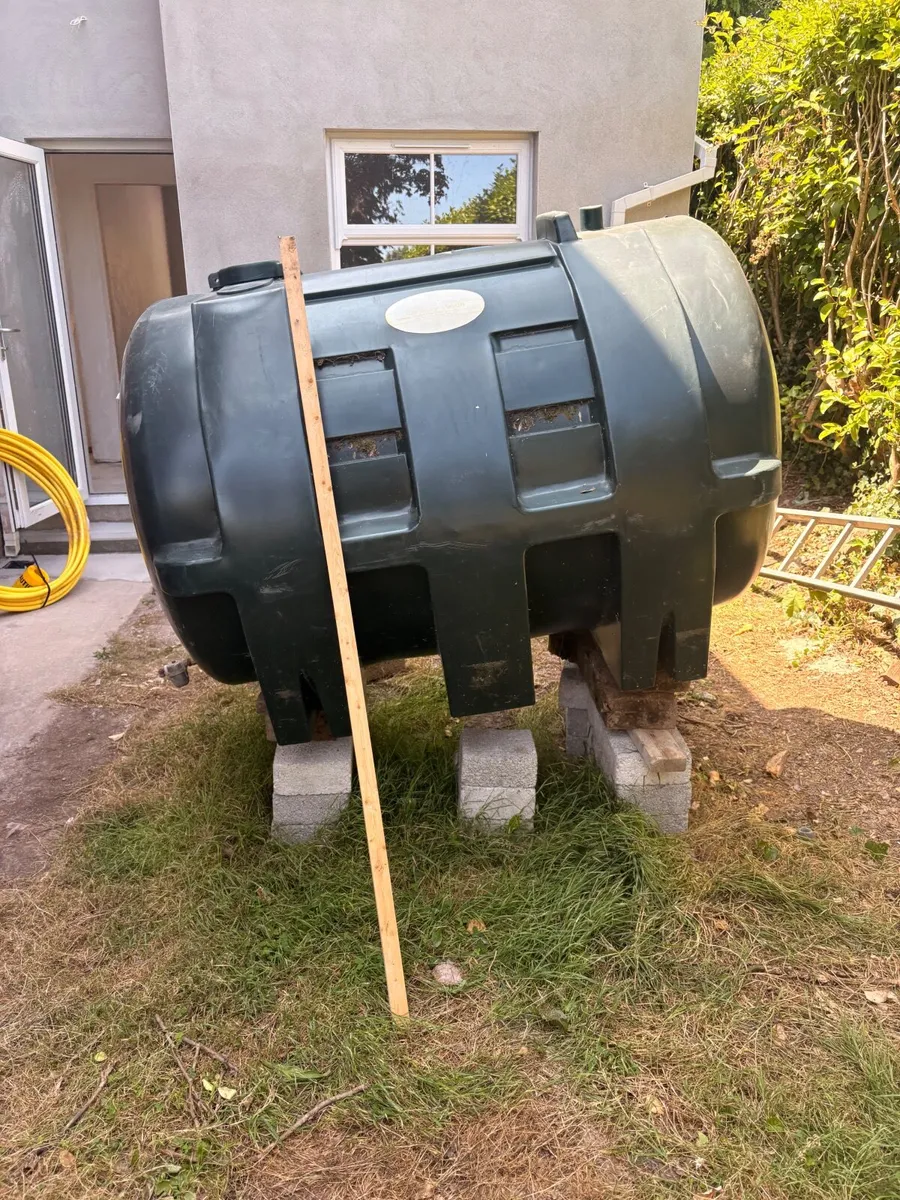 Oil tank - Image 1