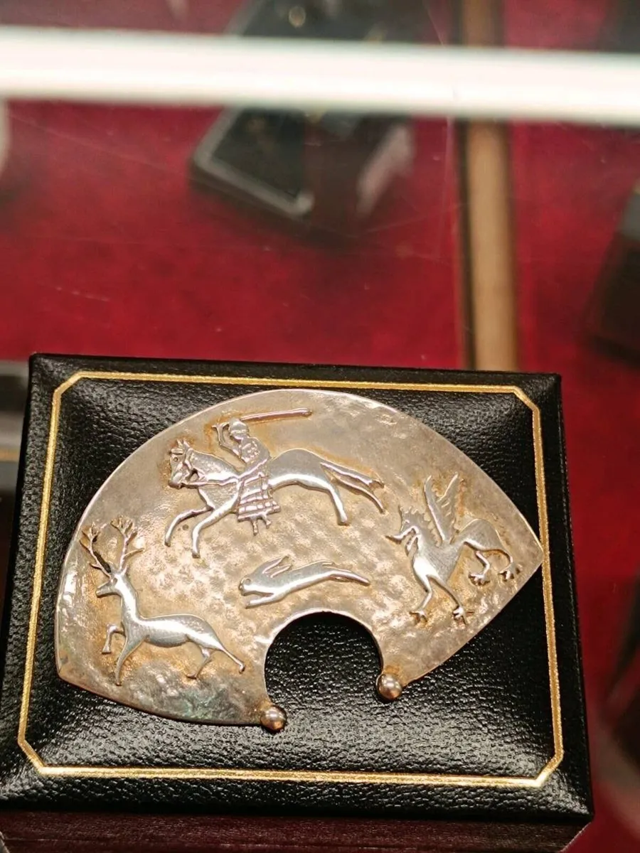 Silver Brooch by Sonja Ewen , Hunting Scene - Image 3