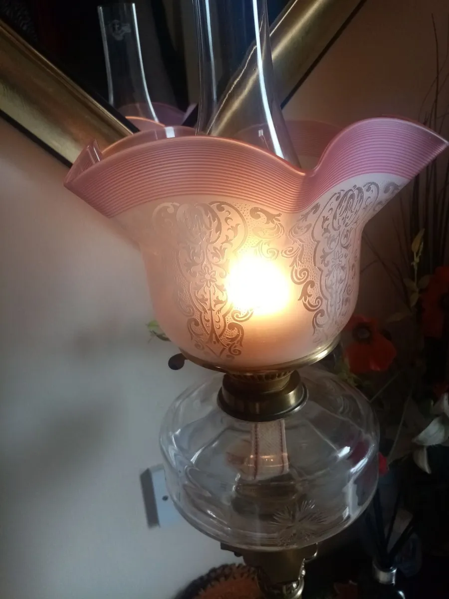 Victorian oil Lamp - Image 2