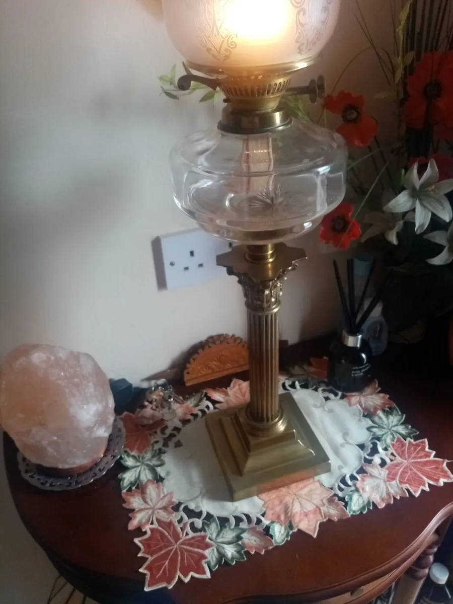 Victorian oil Lamp - Image 4