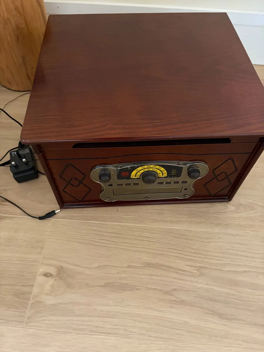 Record Player - Image 1