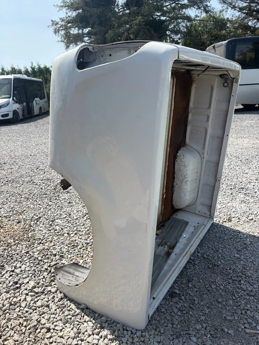 Hilux back tub - Image 1