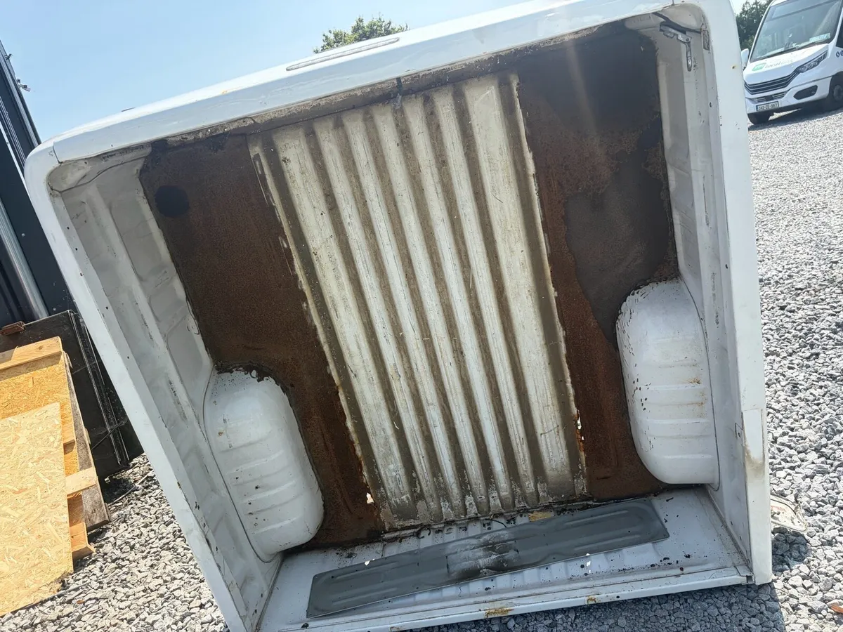 Hilux back tub - Image 2