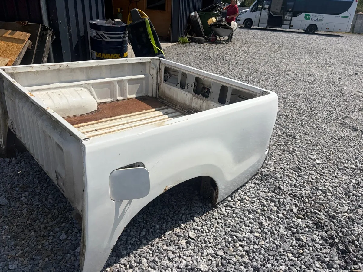 Hilux back tub - Image 4