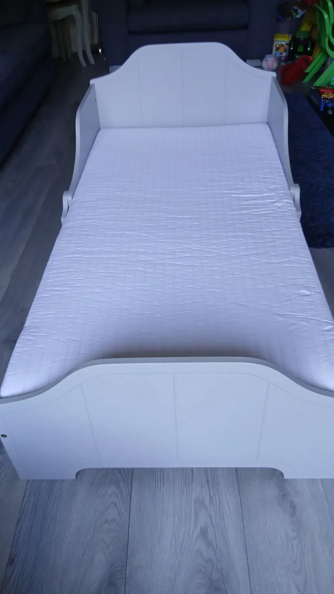 Wooden Toddler bed and mattress - Image 3
