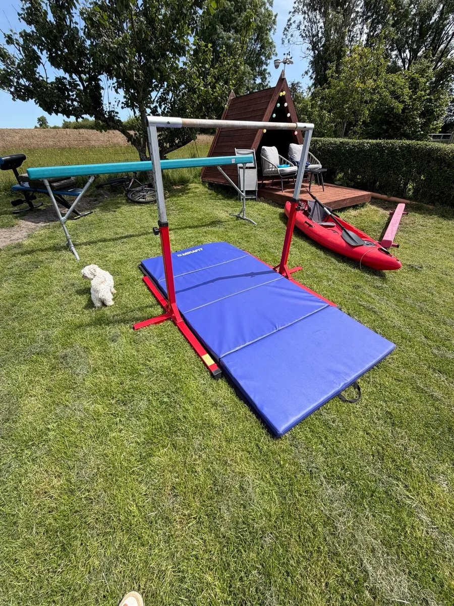 Gymnastics bar - Image 1