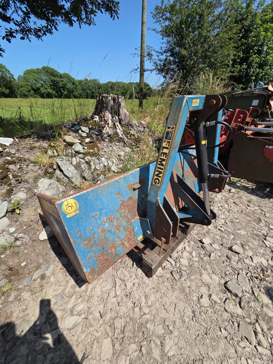 Fleming 6ft Power Box - Image 1