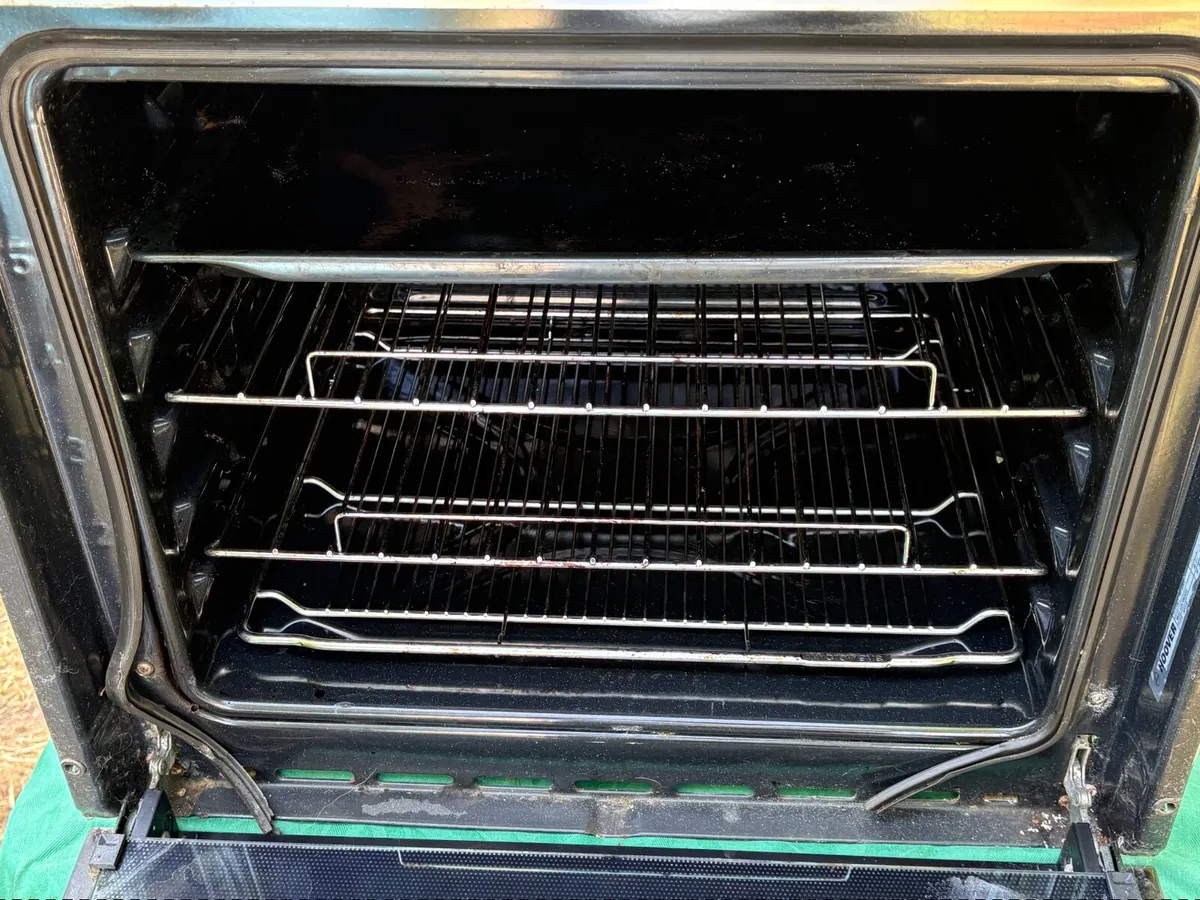 Integrated oven and  Induction Hob - Image 3