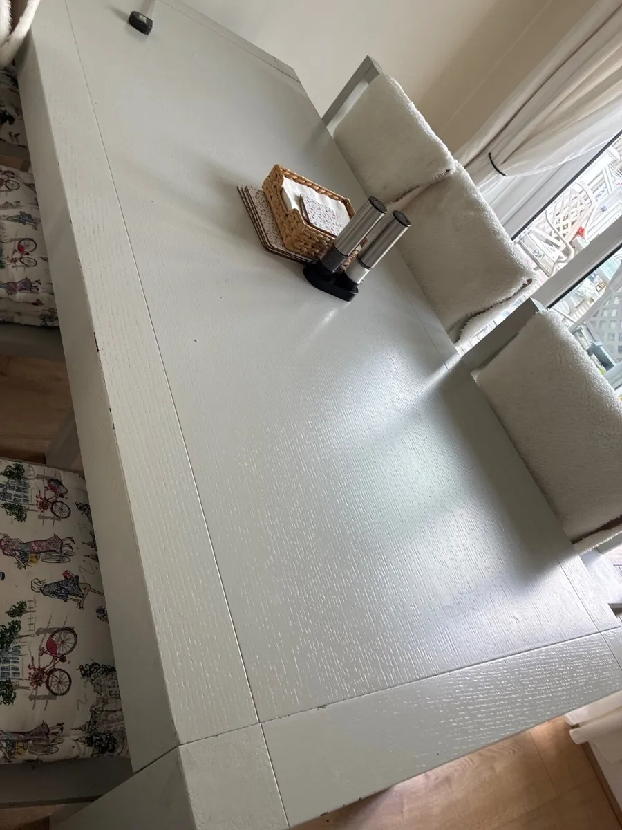 Dining table - Image 1