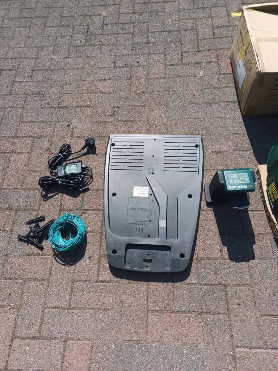 Robotic lawnmower - Image 2