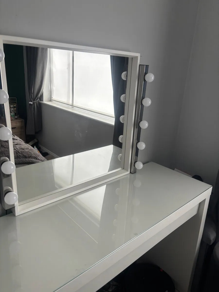 Malm dressing table and mirror - Image 3