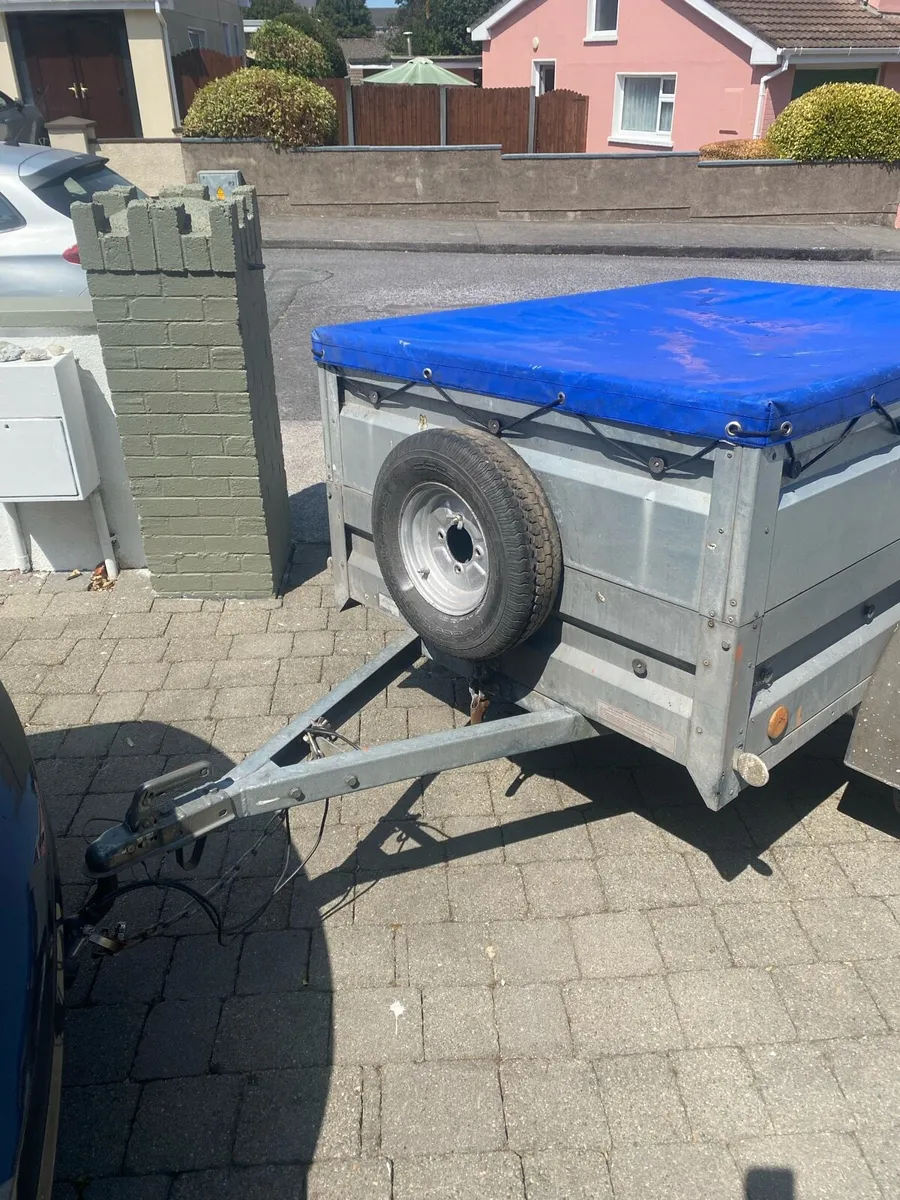 Car trailer and spare  wheels - Image 1