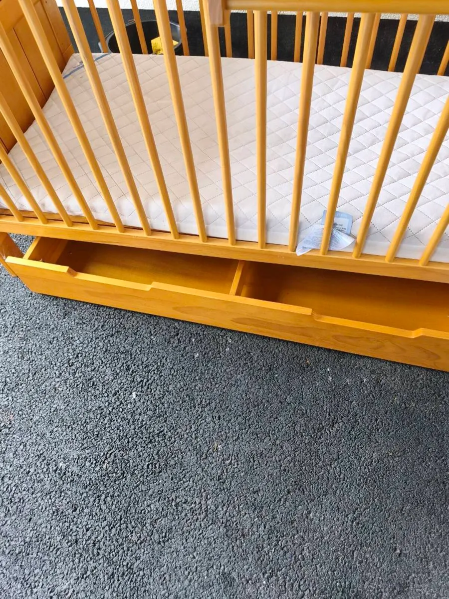 Mamas & Papas cot bed - Image 3