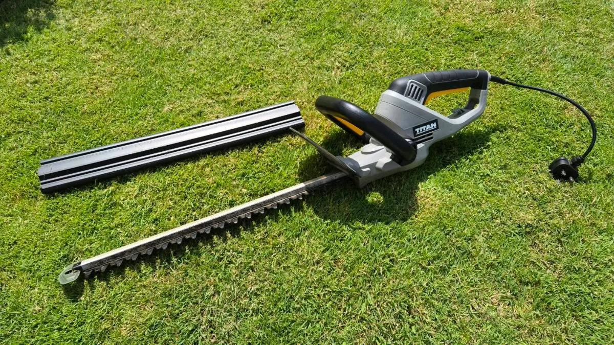 Titan 50cm Hedge Trimmer - Image 2