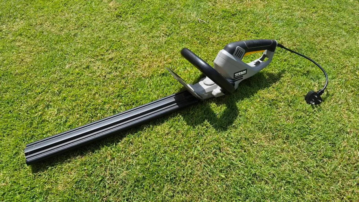 Titan 50cm Hedge Trimmer - Image 1