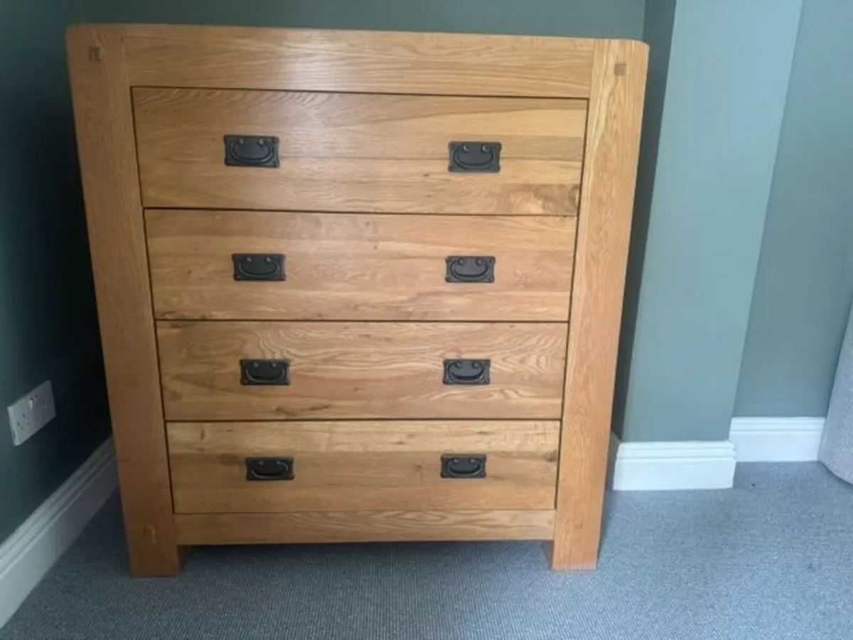Solid Oak Chest of drawers - Image 1
