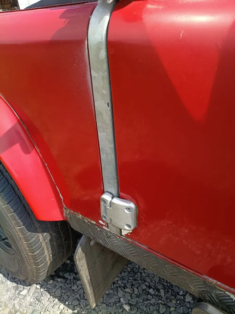 Land Rover Defender 1999 - Image 3