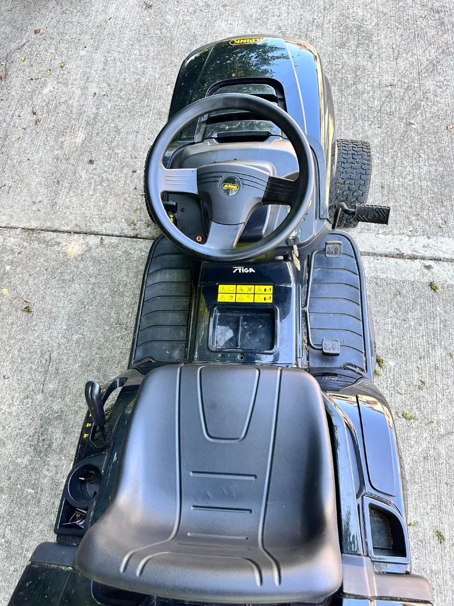 Alpina Ride-on Lawn Mower - Image 4