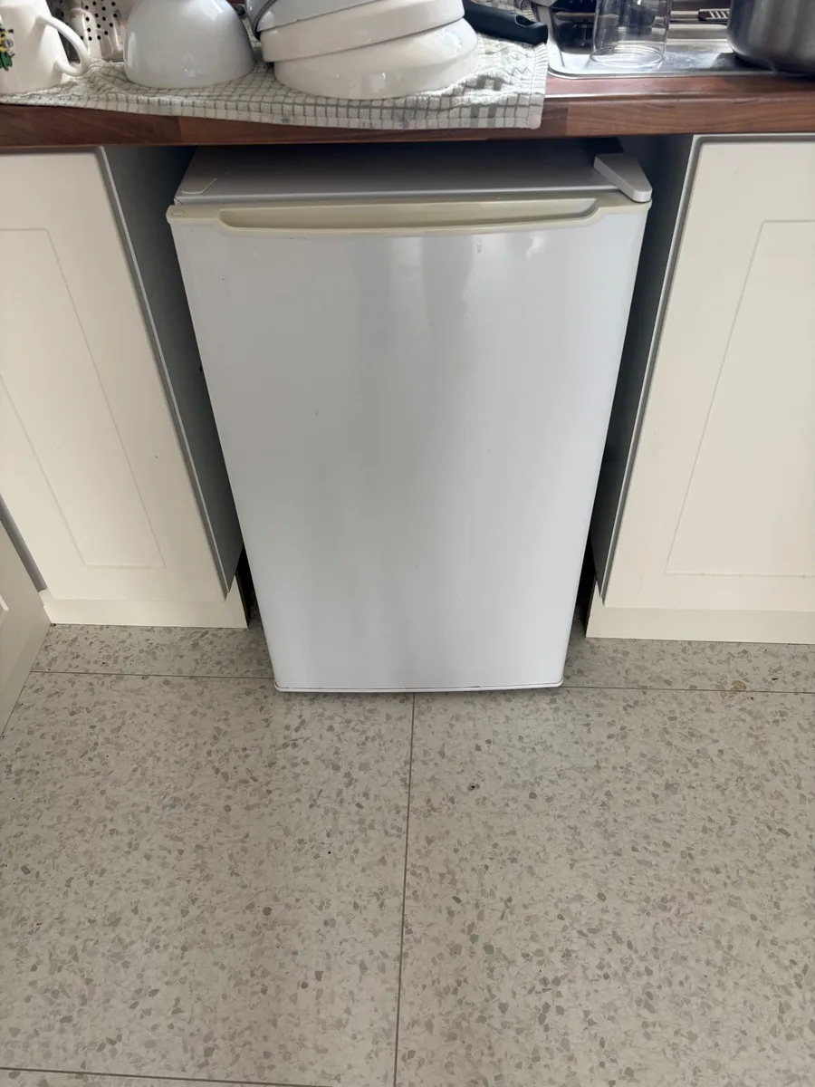 Small fridge - Image 1