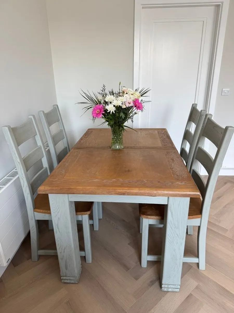 Oak Table and Chairs (extending) - Image 3
