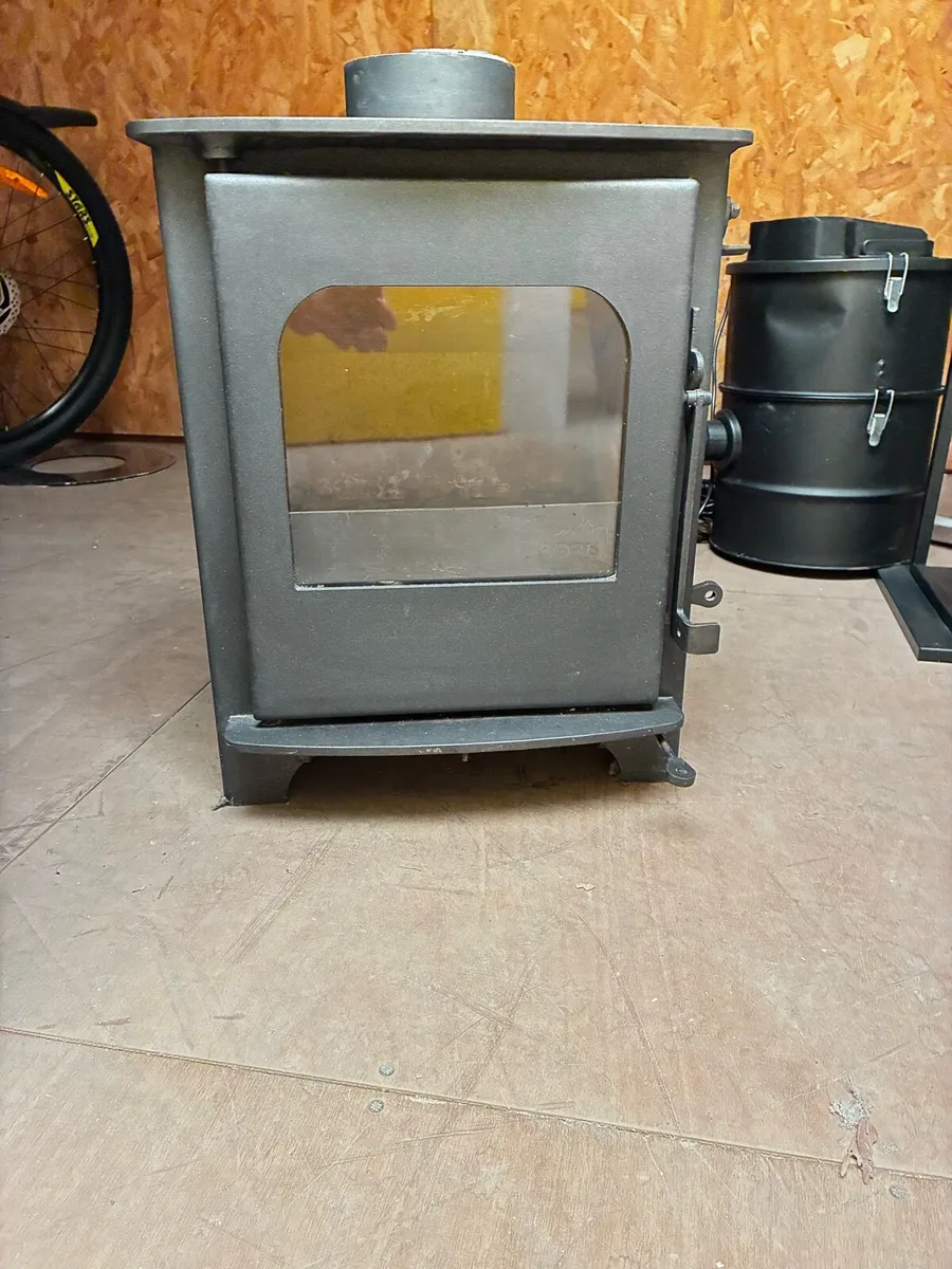 Boru 4kw stove with twin wall flue system. - Image 2