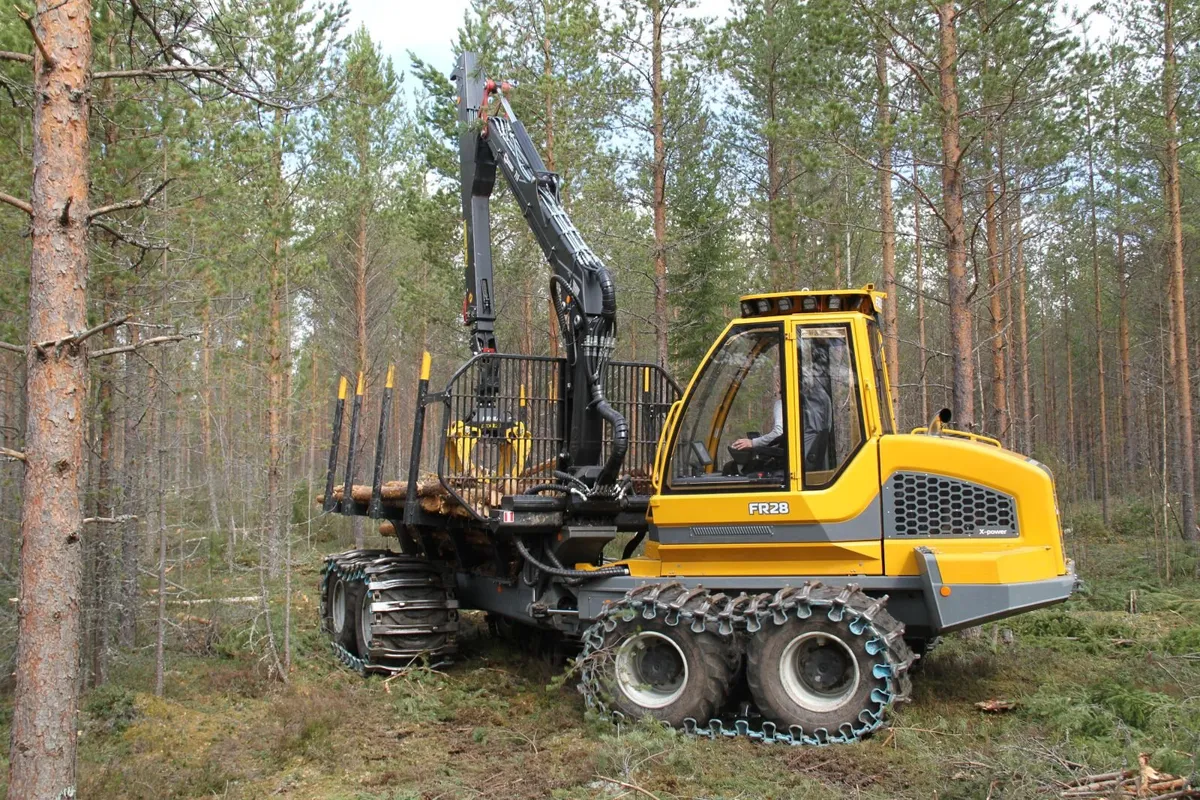 Sampo Rosenlew FR28 10-Tonne Thinning Forwarder - Image 3