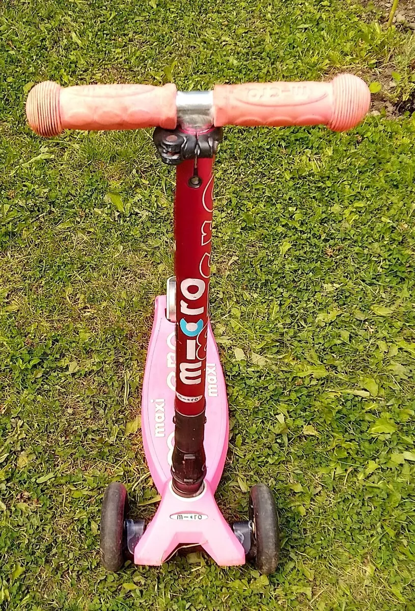 For sale Maxi Micro Foldable Pink  scooter - Image 1