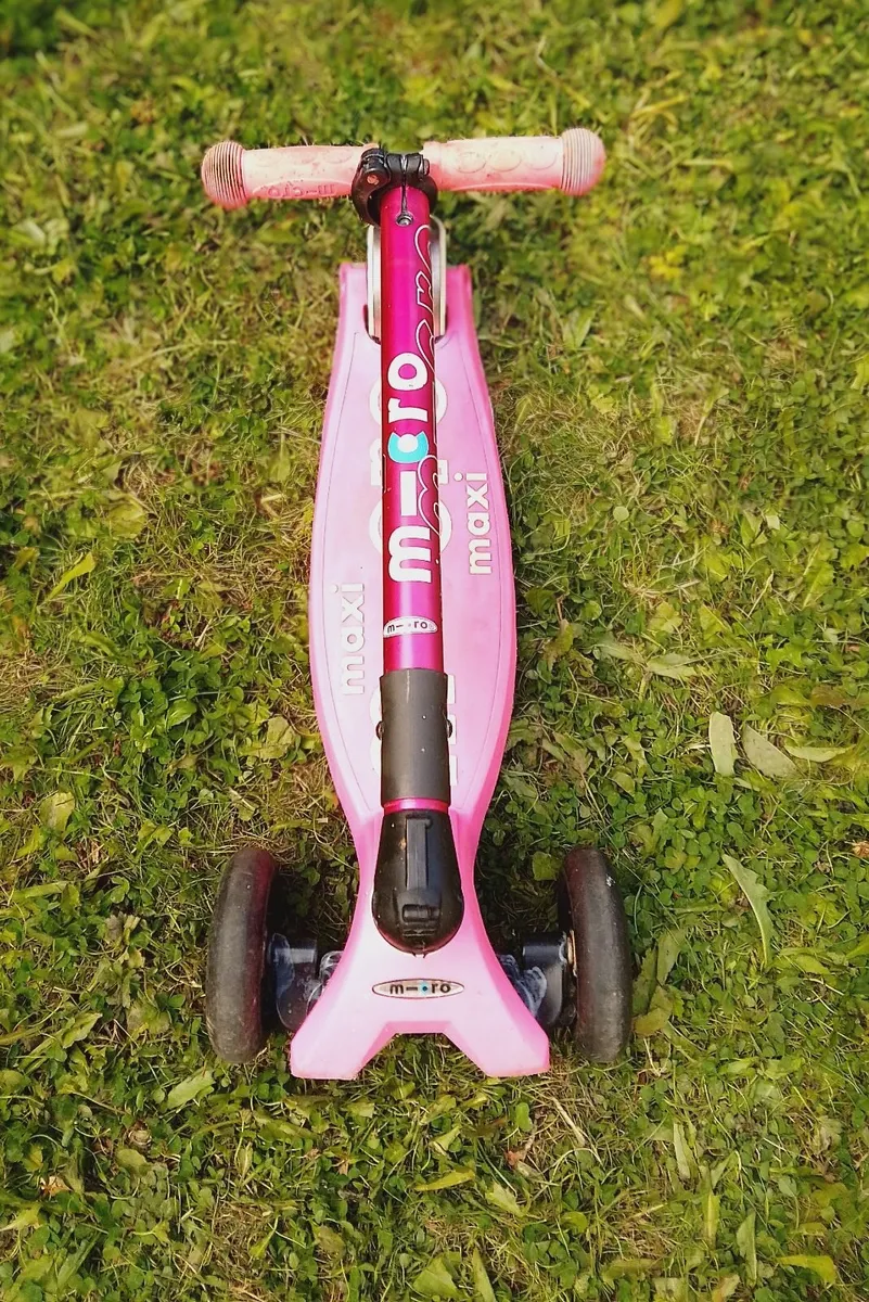For sale Maxi Micro Foldable Pink  scooter - Image 2