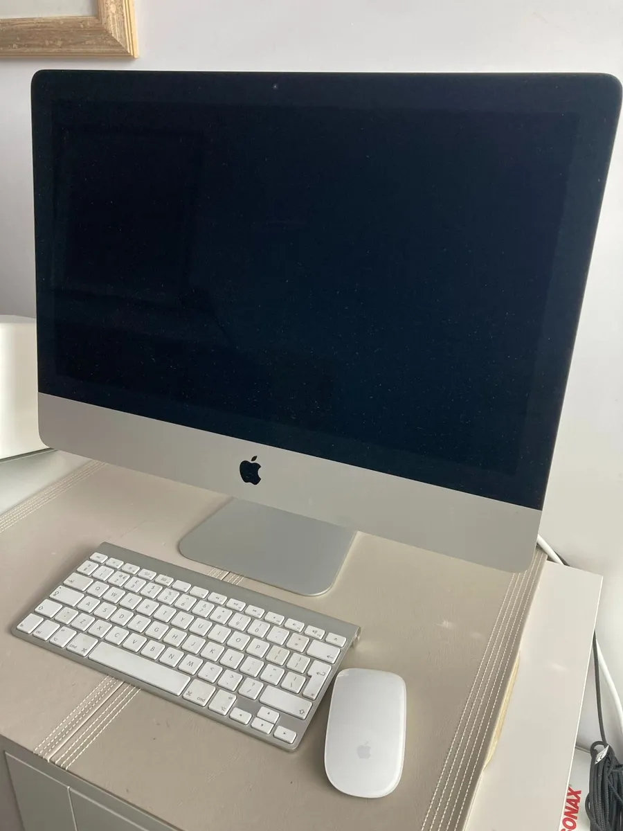 APPLE DESKTOP COMPUTER - Image 1