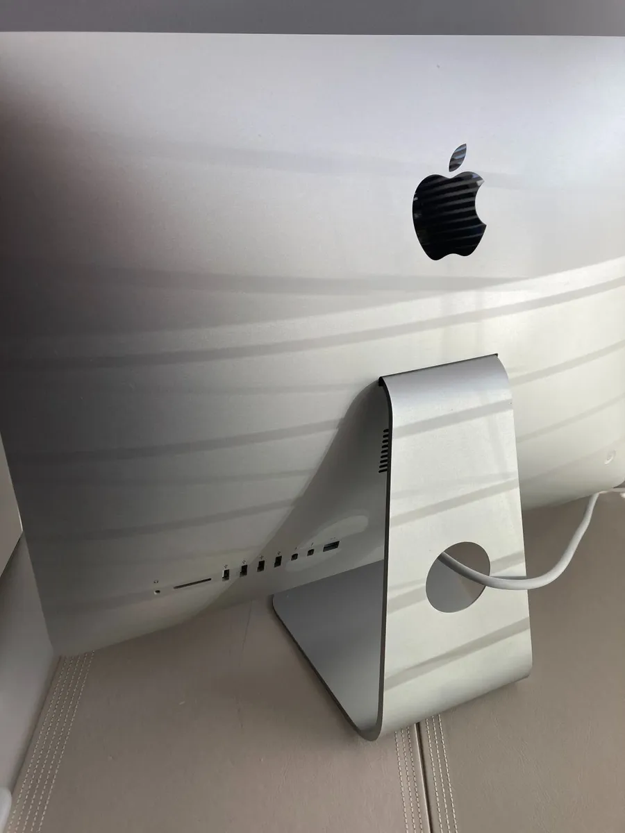 APPLE DESKTOP COMPUTER - Image 2