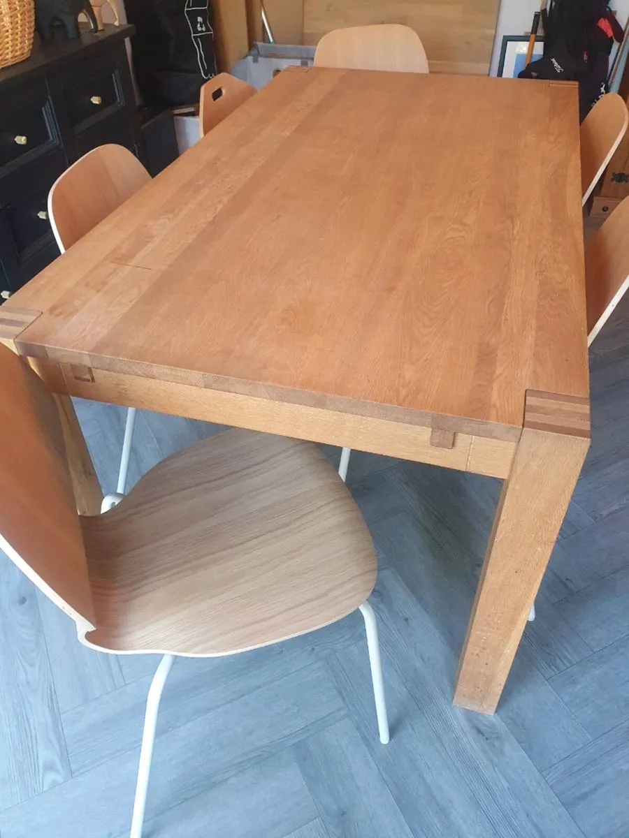 Oak Dining table and 6 chairs - Image 1