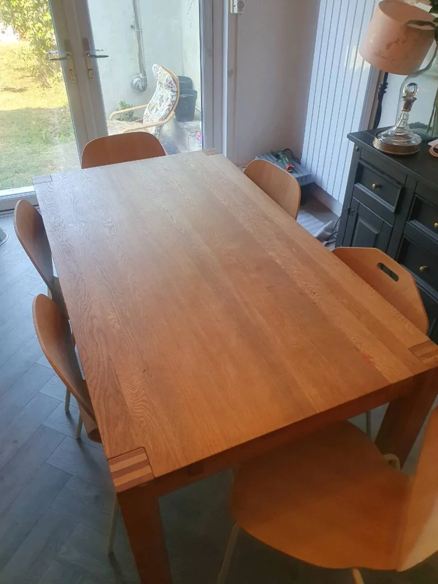 Oak Dining table and 6 chairs - Image 3
