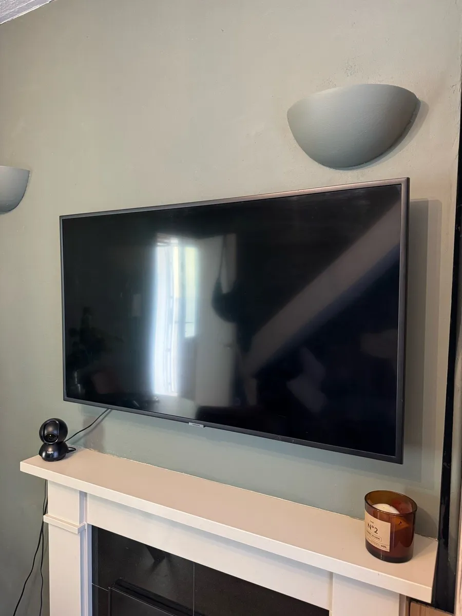 Samsung TV - Image 1