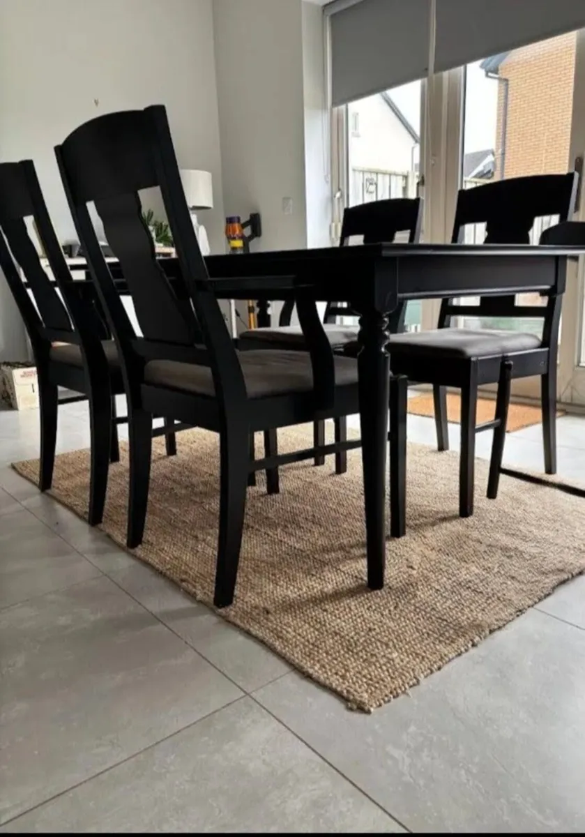 Table w 4xChairs & 3x Counter Stools - Image 4