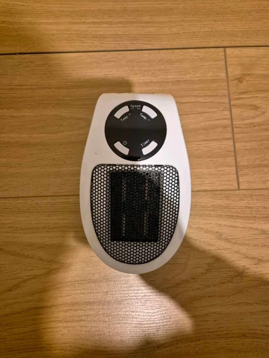 Russell Hobbs 500W portable ceramic plug-in heater - Image 1