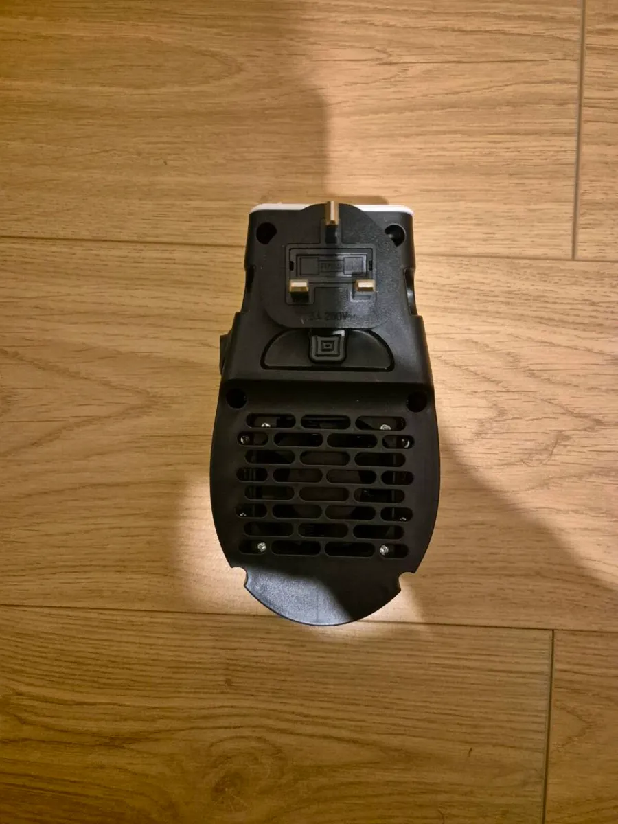 Russell Hobbs 500W portable ceramic plug-in heater - Image 3