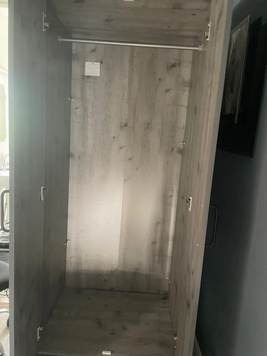 Bedroom furniture - Image 2