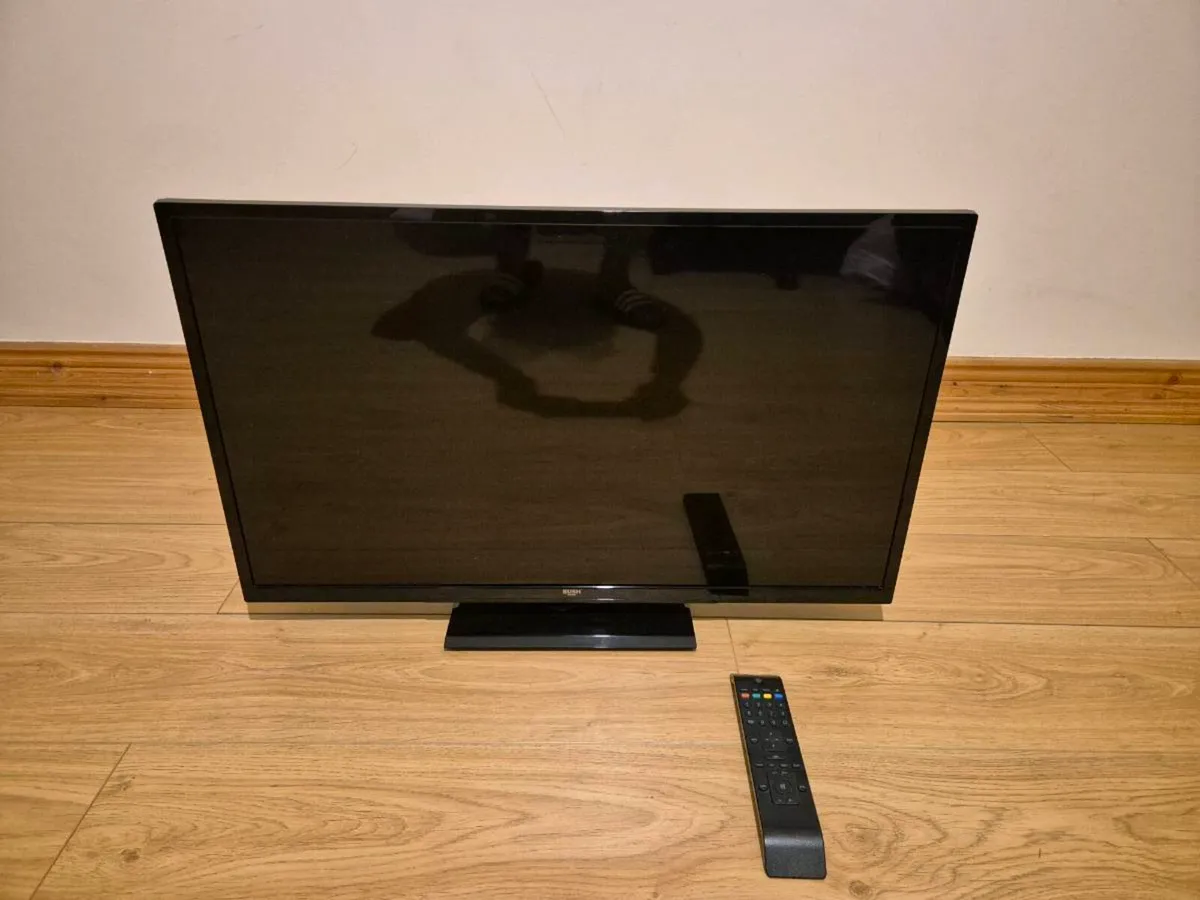 TV / Monitor 32” – Flat Screen - Image 2