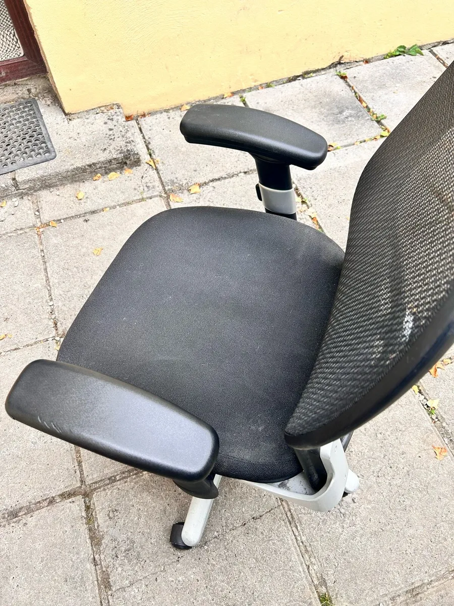 Office chair - Image 3