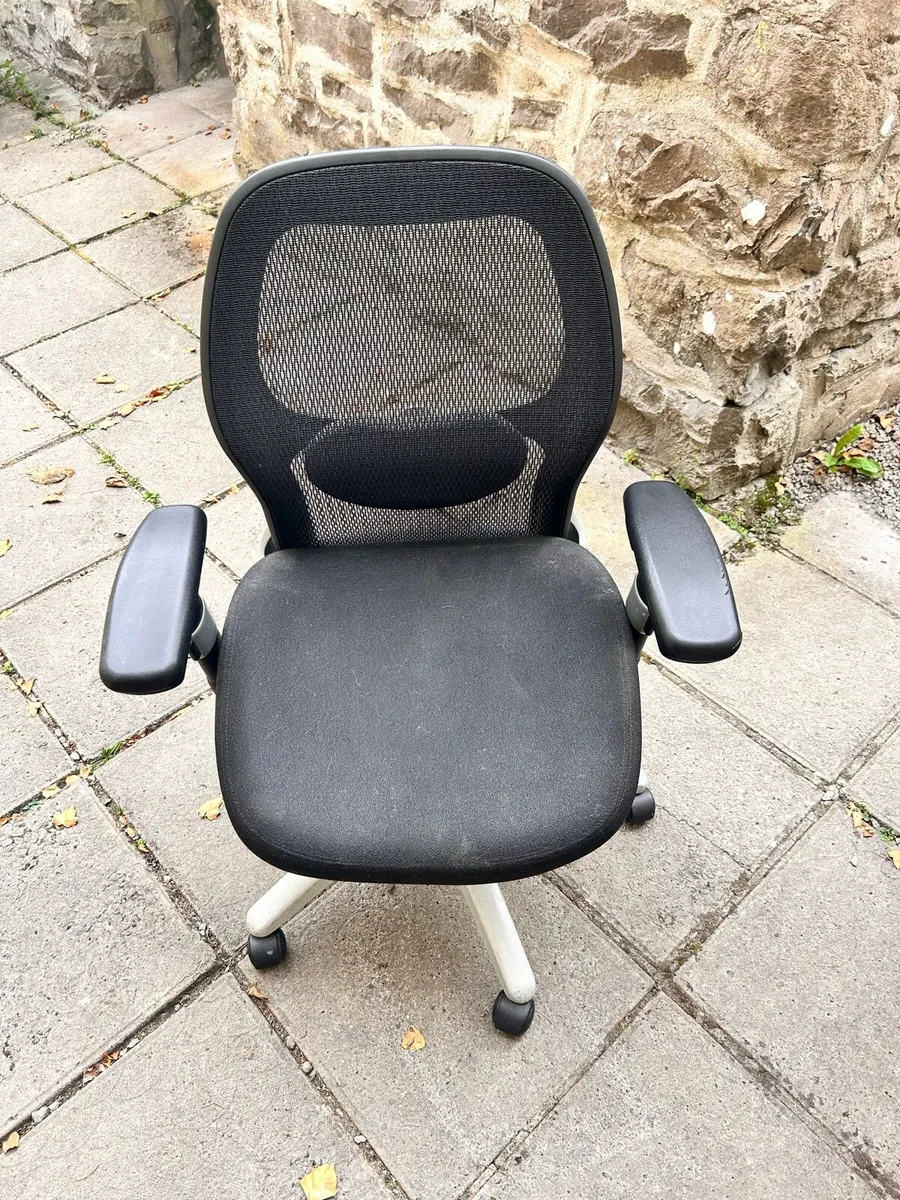 Office chair - Image 1