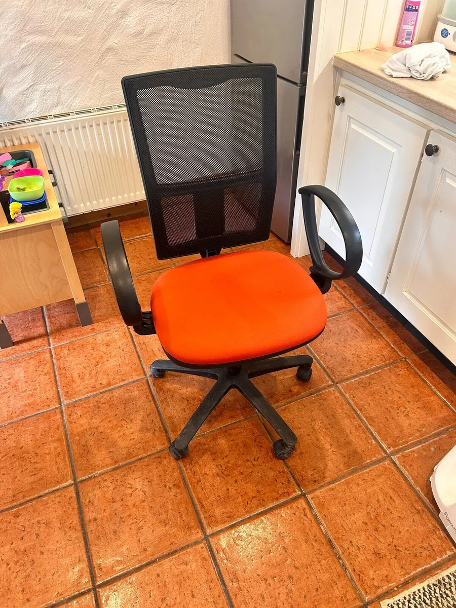 Office chair - Image 1