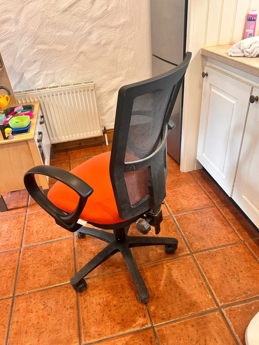 Office chair - Image 2