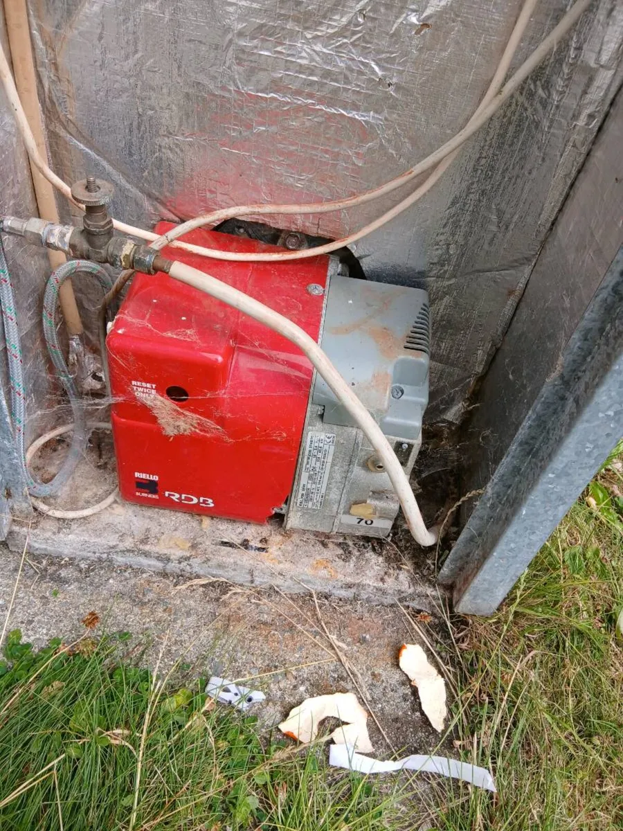 Heating oil tank and boiler - Image 4