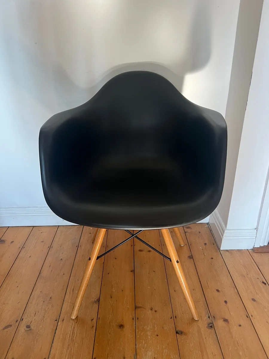 Eames style chair - Image 1