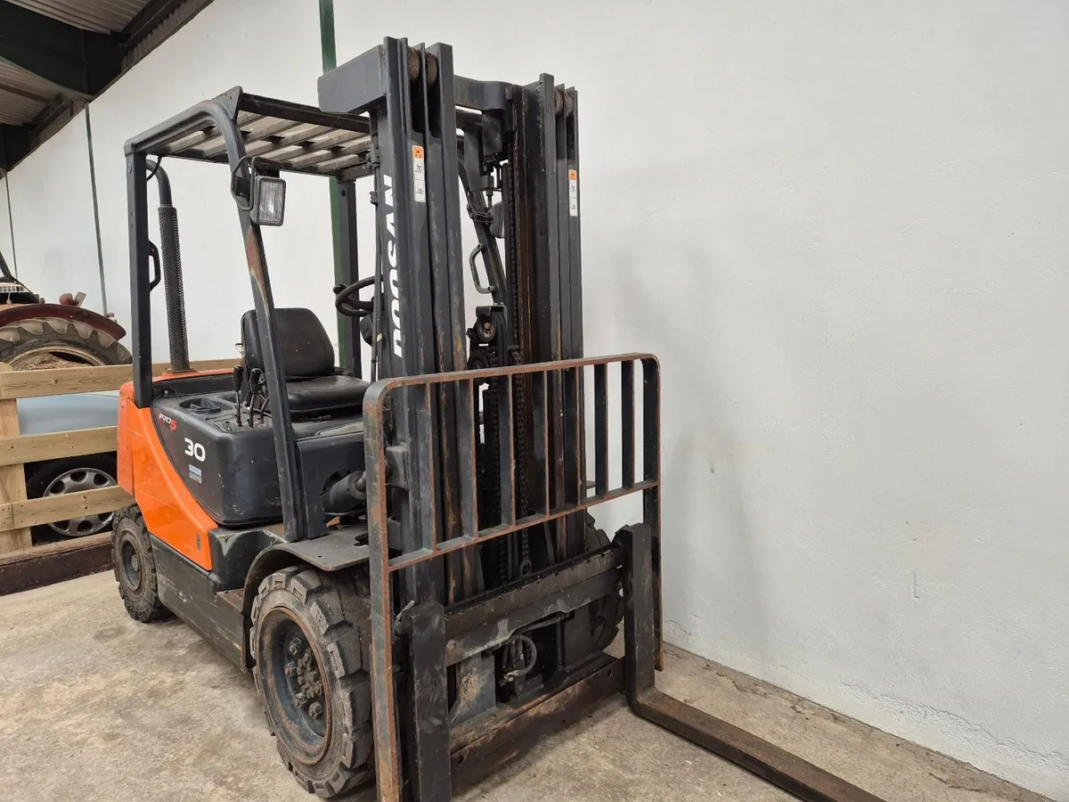 Doosan 3 ton forklift - Image 2