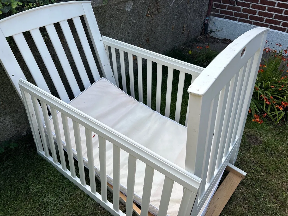 Baby cot - Image 1